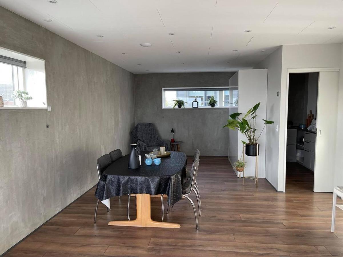 Modern Apartment With City & Oceanside View توئِسهون المظهر الخارجي الصورة